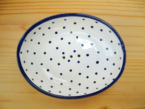 Mýdlenka keramická oválná - bílá s modrým puntíkem