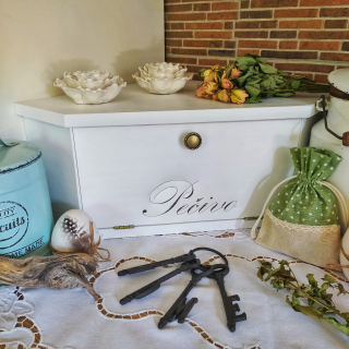 Chlebník rohový bílý