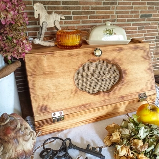 Retro chlebník s větrací mřížkou opalovaný