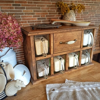 Skříňka do kuchyně na skleněné dozy